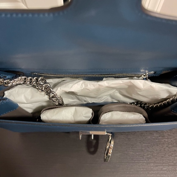 Gucci Dusty Avio Shoulder Bag with Chain - Picture 7 of 14